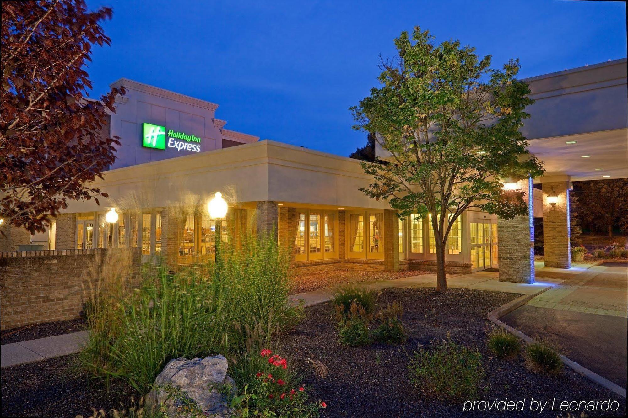 Holiday Inn Express Poughkeepsie By Ihg Exterior foto