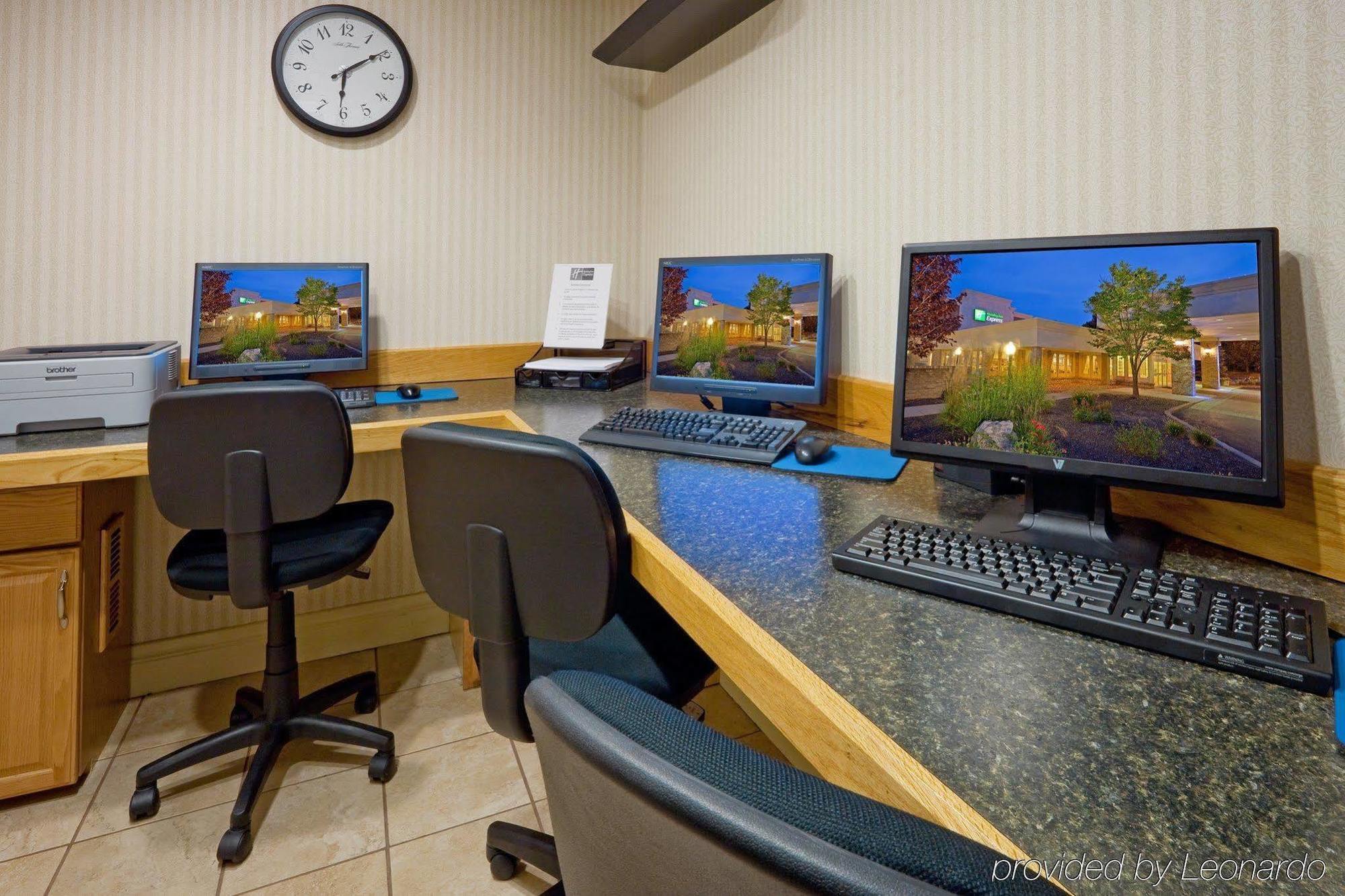 Holiday Inn Express Poughkeepsie By Ihg Exterior foto